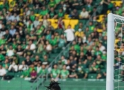 开云体育网页版-门将连续扑救，助球队零封对手