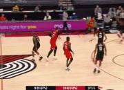 开云体育在线-火箭战胜开拓者，哈登砍下三双