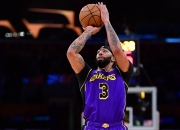 开云体育入口-关于湖人大胜老鹰，詹姆斯31分的信息