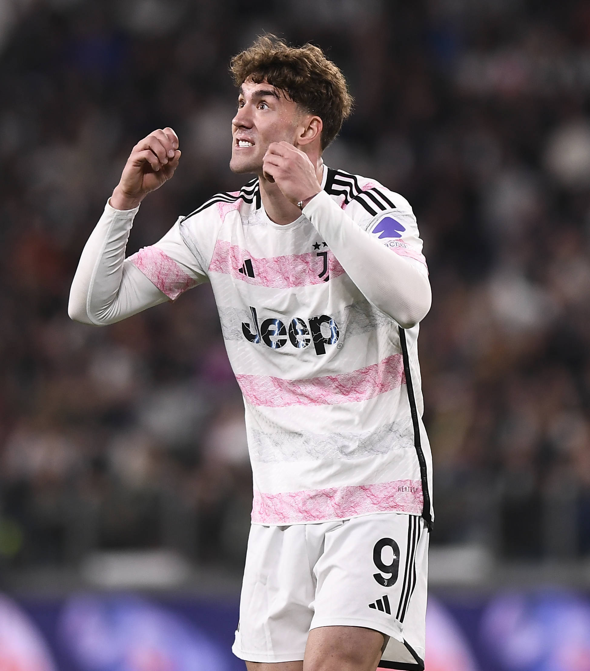 关于尤文图斯中场持续低迷，球队欧冠资格岌岌可危的信息