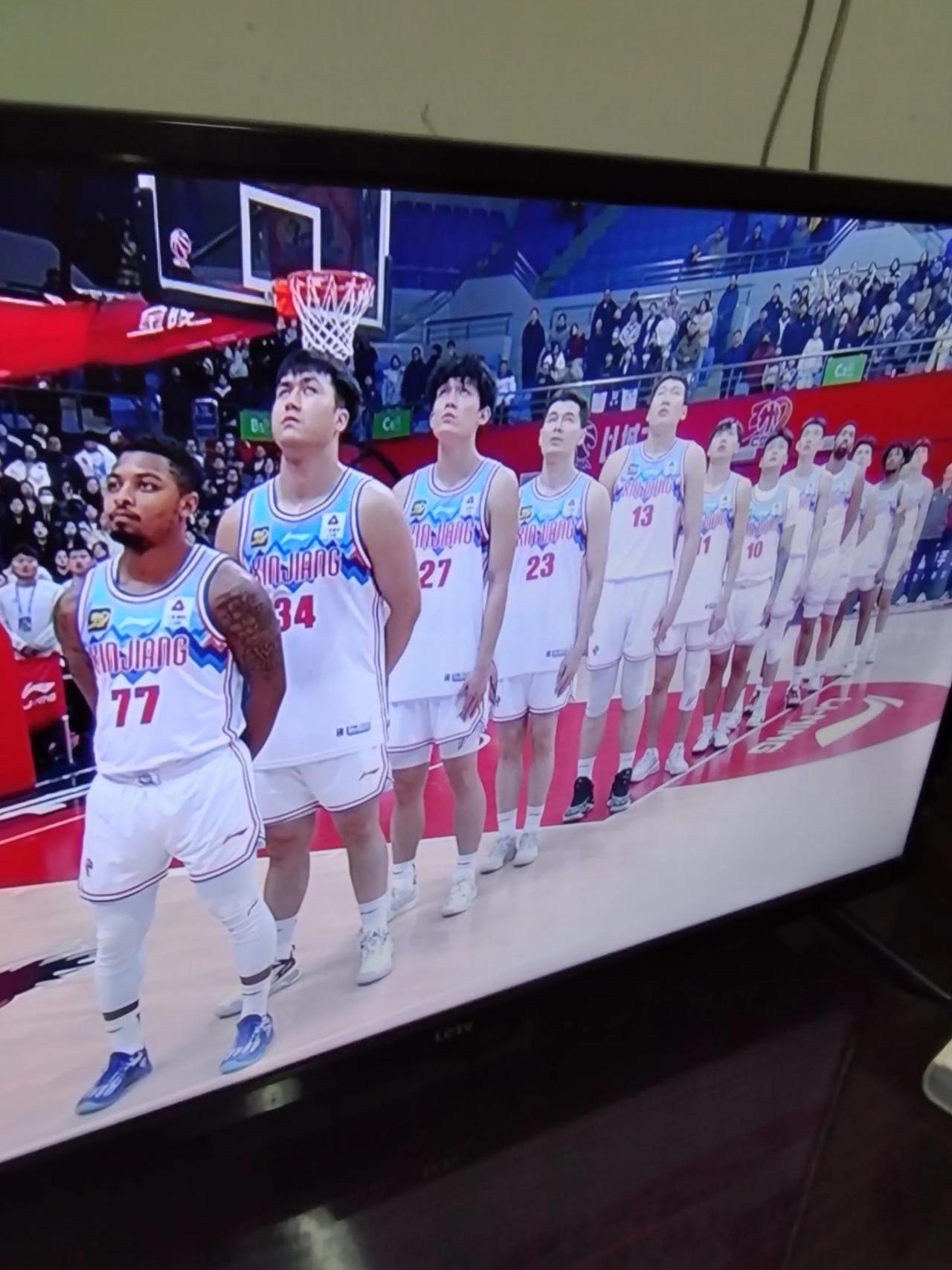 强队对决场面激烈，CBA比赛实力对决的简单介绍