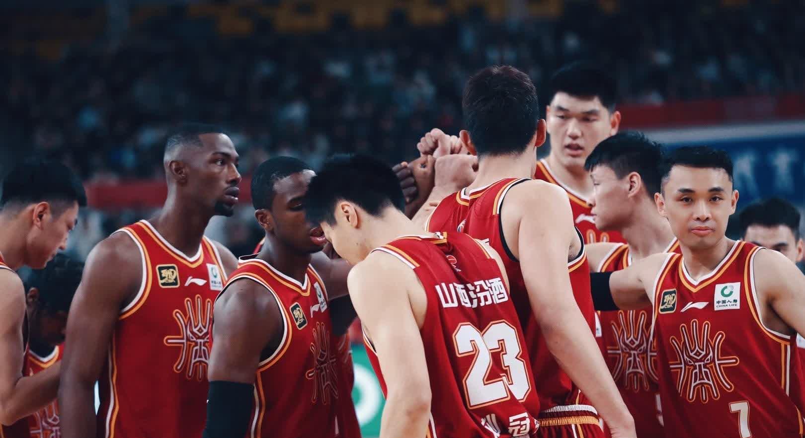 强队对决场面激烈，CBA比赛实力对决的简单介绍