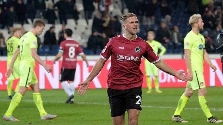 科隆球队取得胜利，重返保级圈