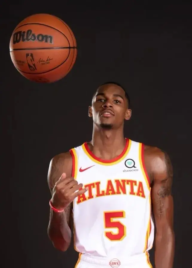 黄蜂擒下老鹰取得争议性胜利，引发球迷狂热争议