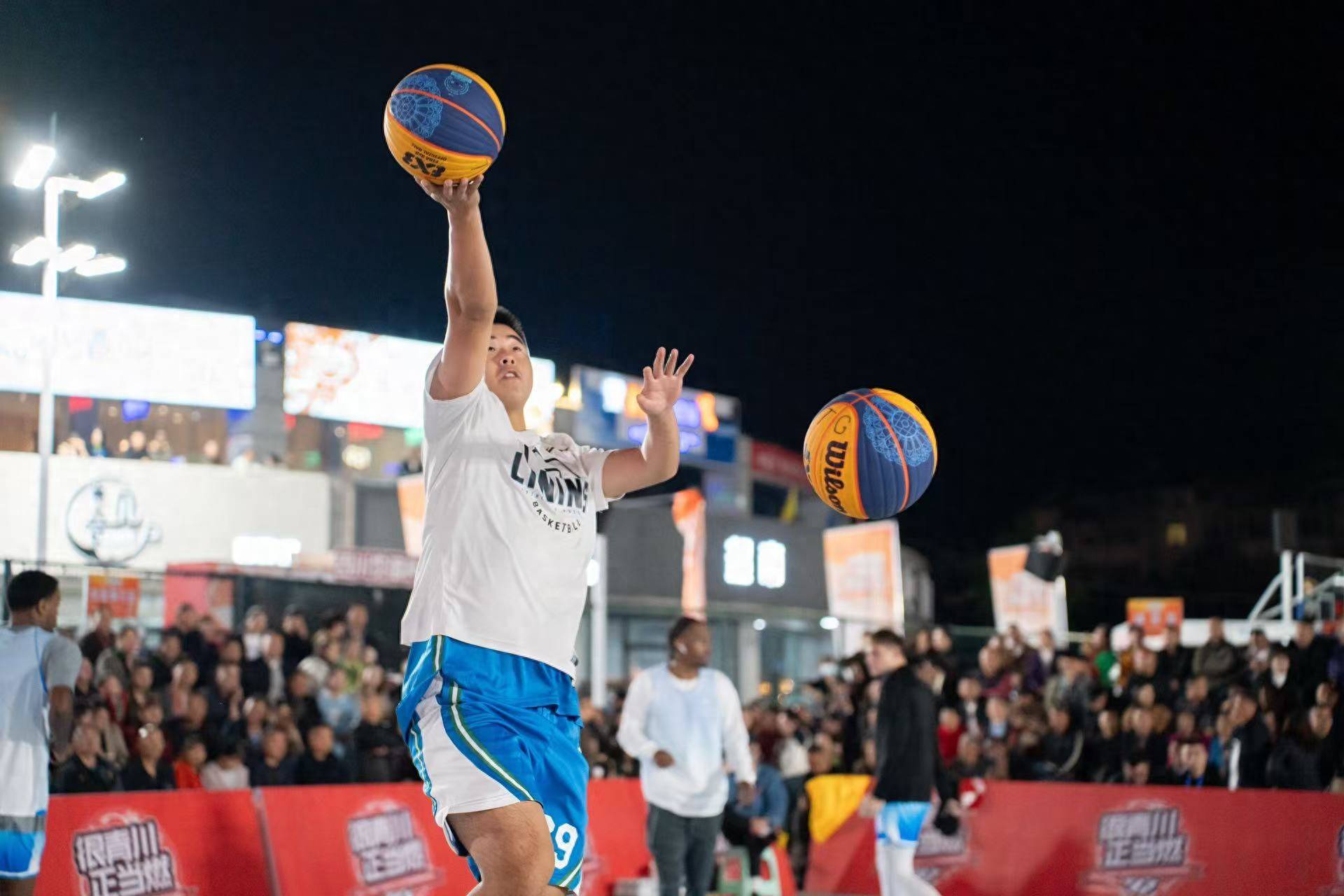 热血篮球对决，选手实力尽显