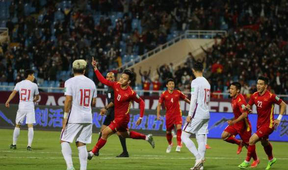 球队主场连胜，主帅战术调动无误