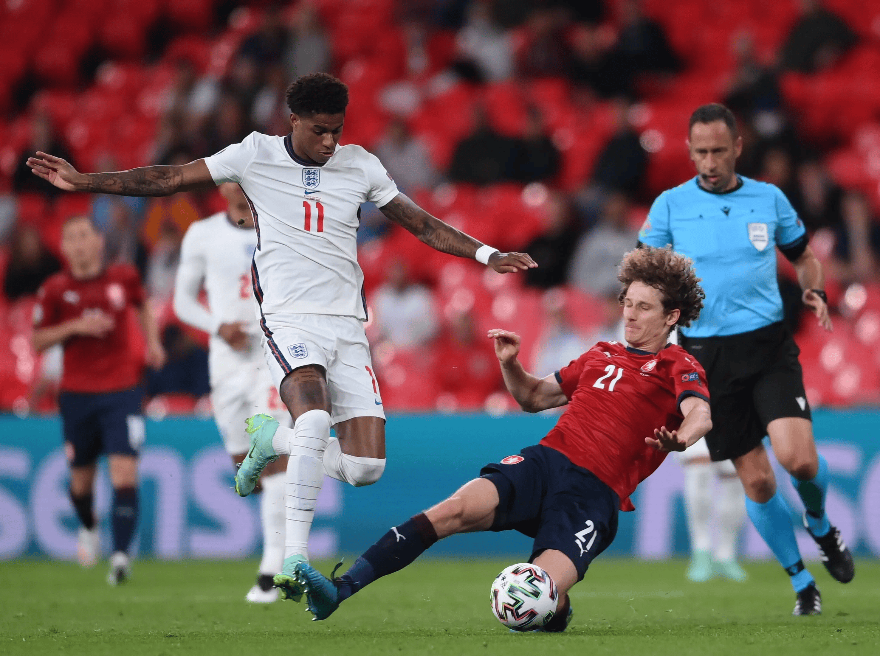 包含足球杯赛新规出台:将影响球队战术的词条