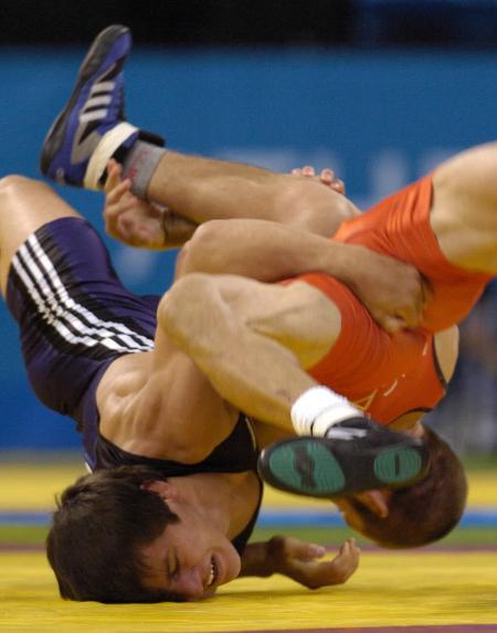 瑞典队员压倒性胜利，获得下一轮机会