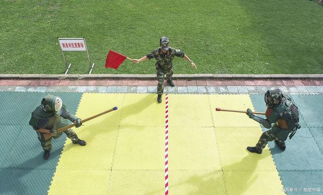 总教练冷静指挥，带队逆袭取胜