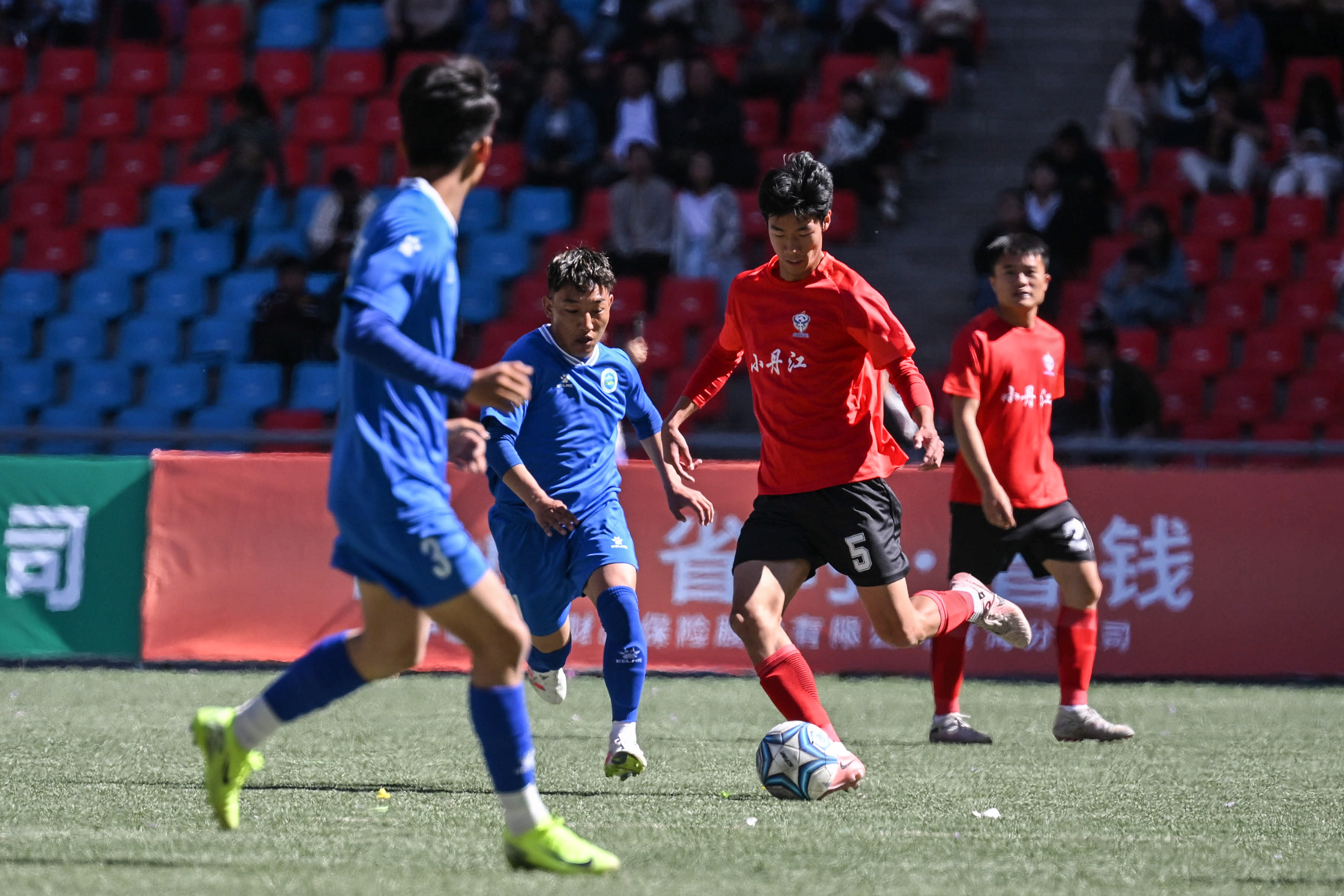 青海队精彩表现，成功引领比赛