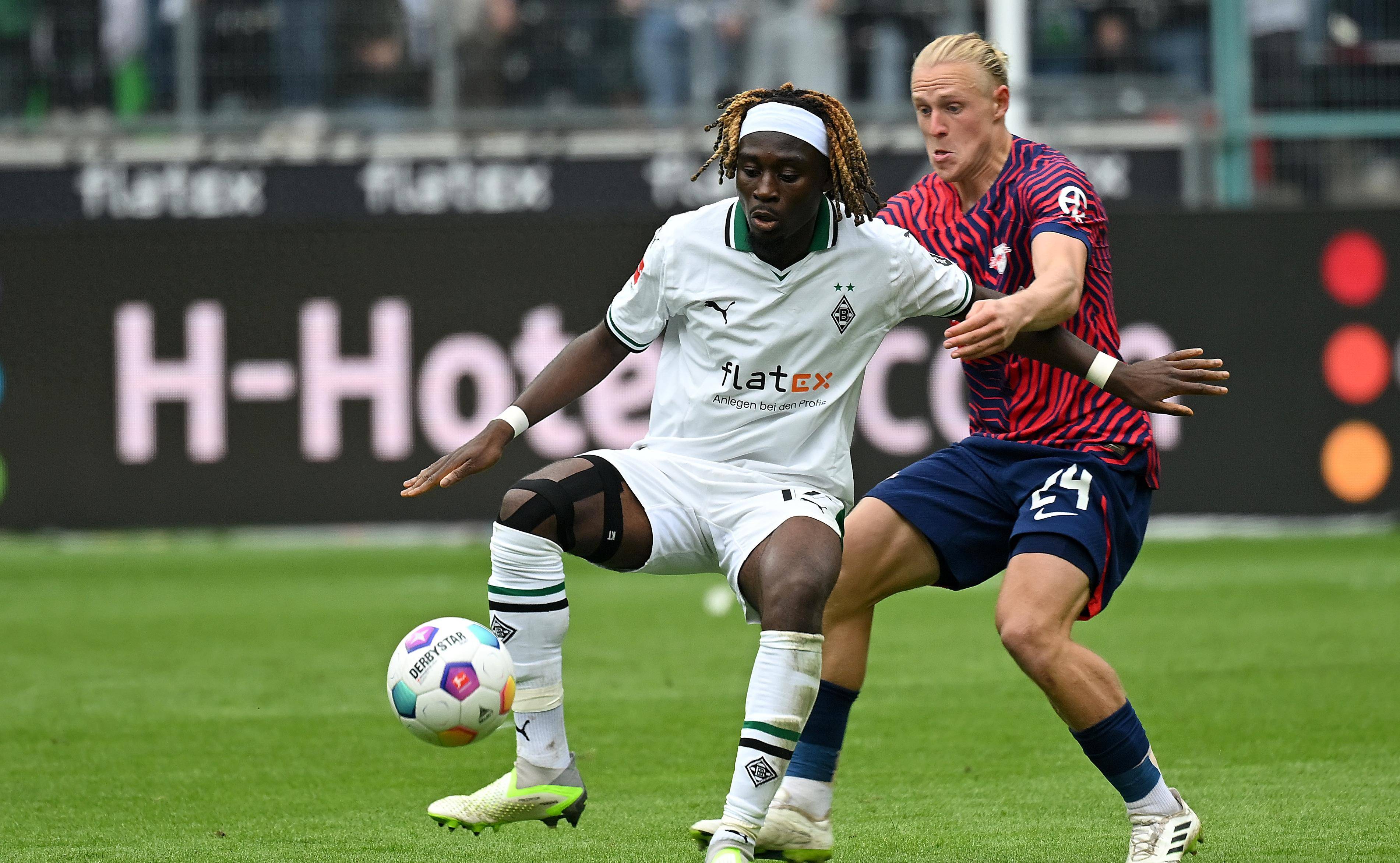 包含门兴格拉德巴赫客场失利，陷入低迷状态的词条