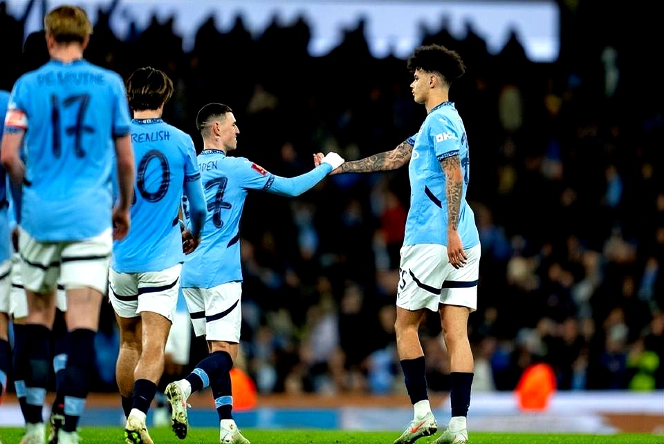 曼城轻松击败门兴，晋级八强成为热门