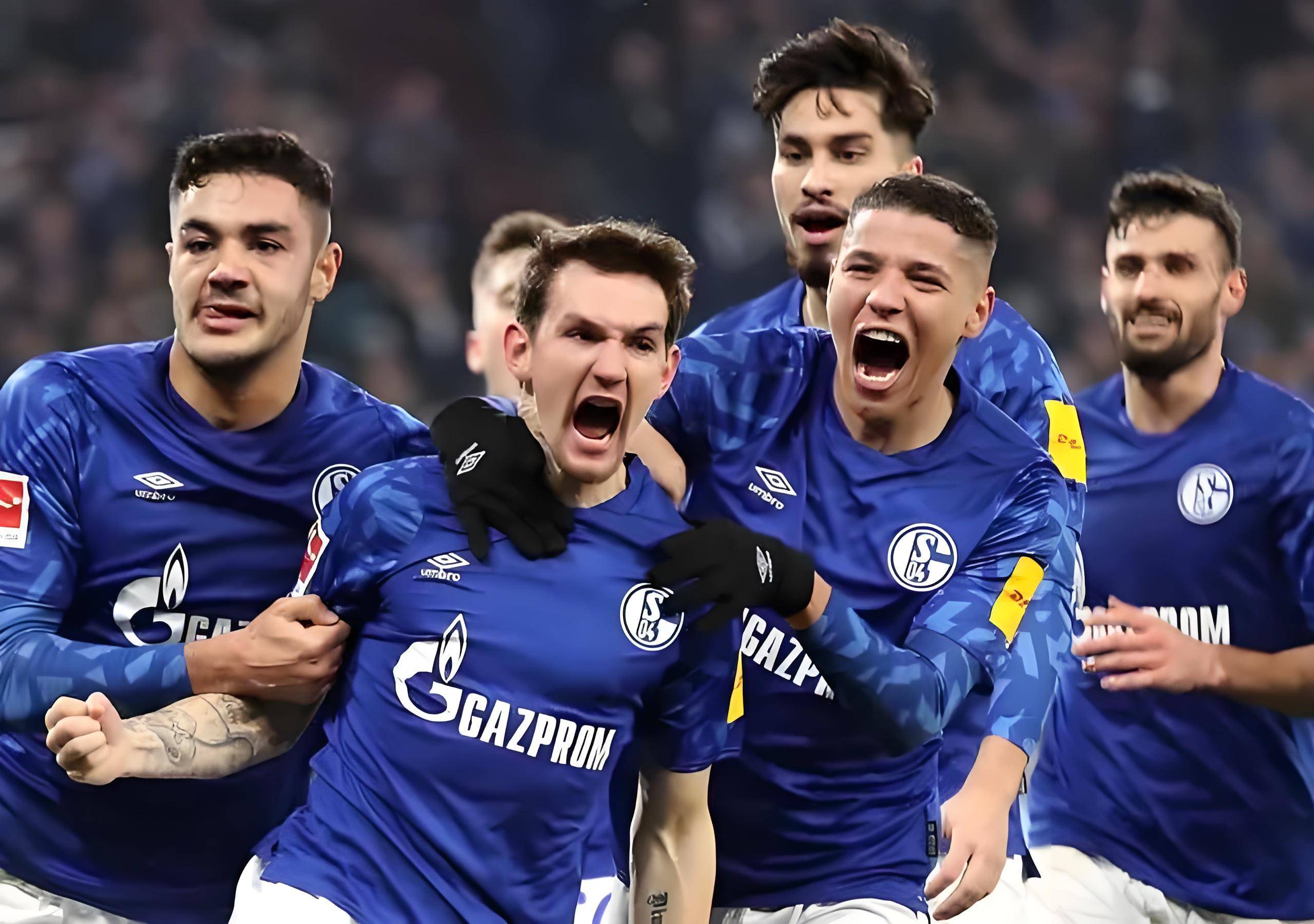 曼城轻松击败门兴，晋级八强成为热门