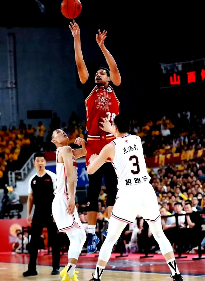 山西男篮实现逆袭，成功反超对手