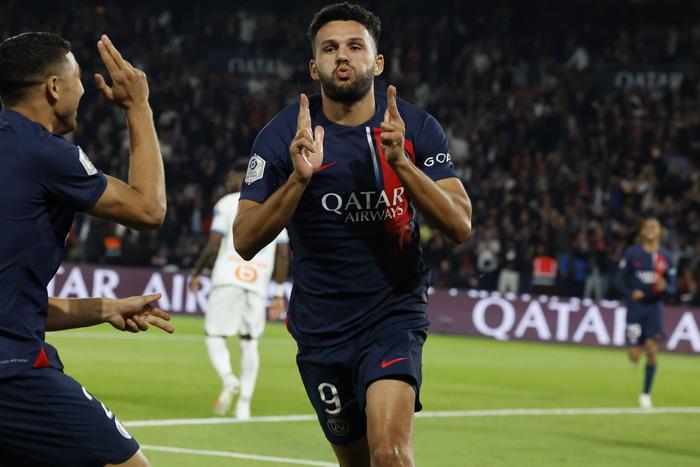 巴黎圣日耳曼连扳两球，继续领跑法甲的简单介绍