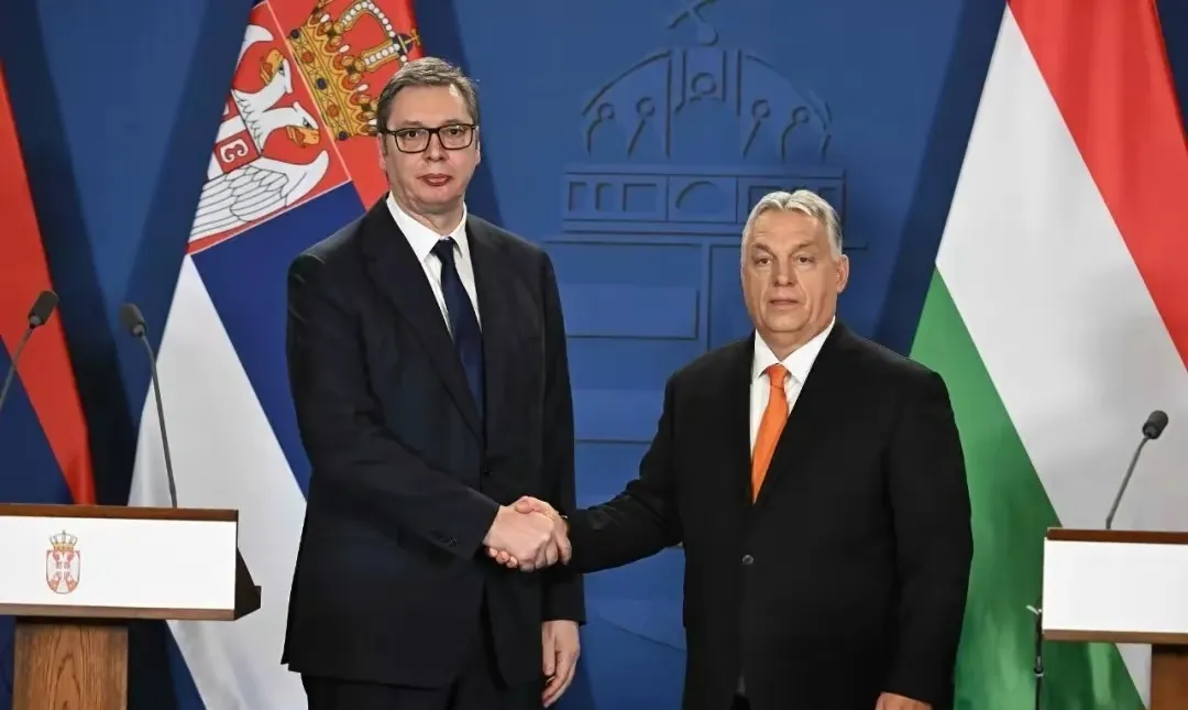 包含匈牙利前锋神秘受伤，备战巴尔干球队的词条