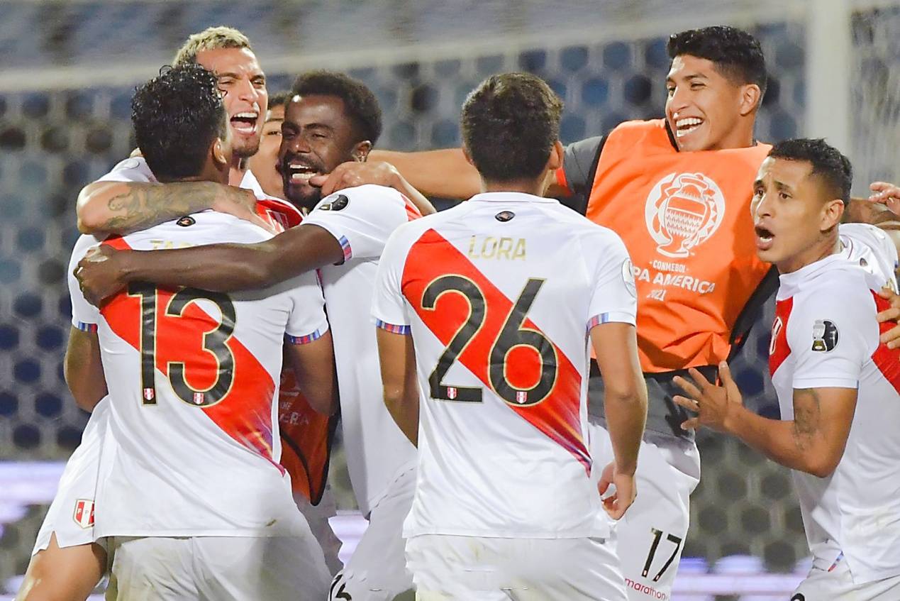 关于哥伦比亚战胜秘鲁，争取晋级机会的信息