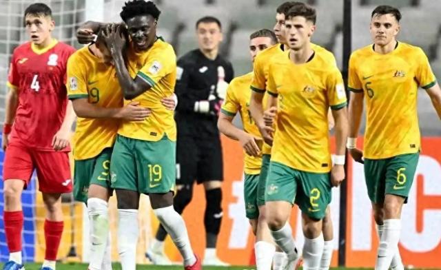 关于亚洲杯决赛战，两队激战数簇，胜负难分的信息