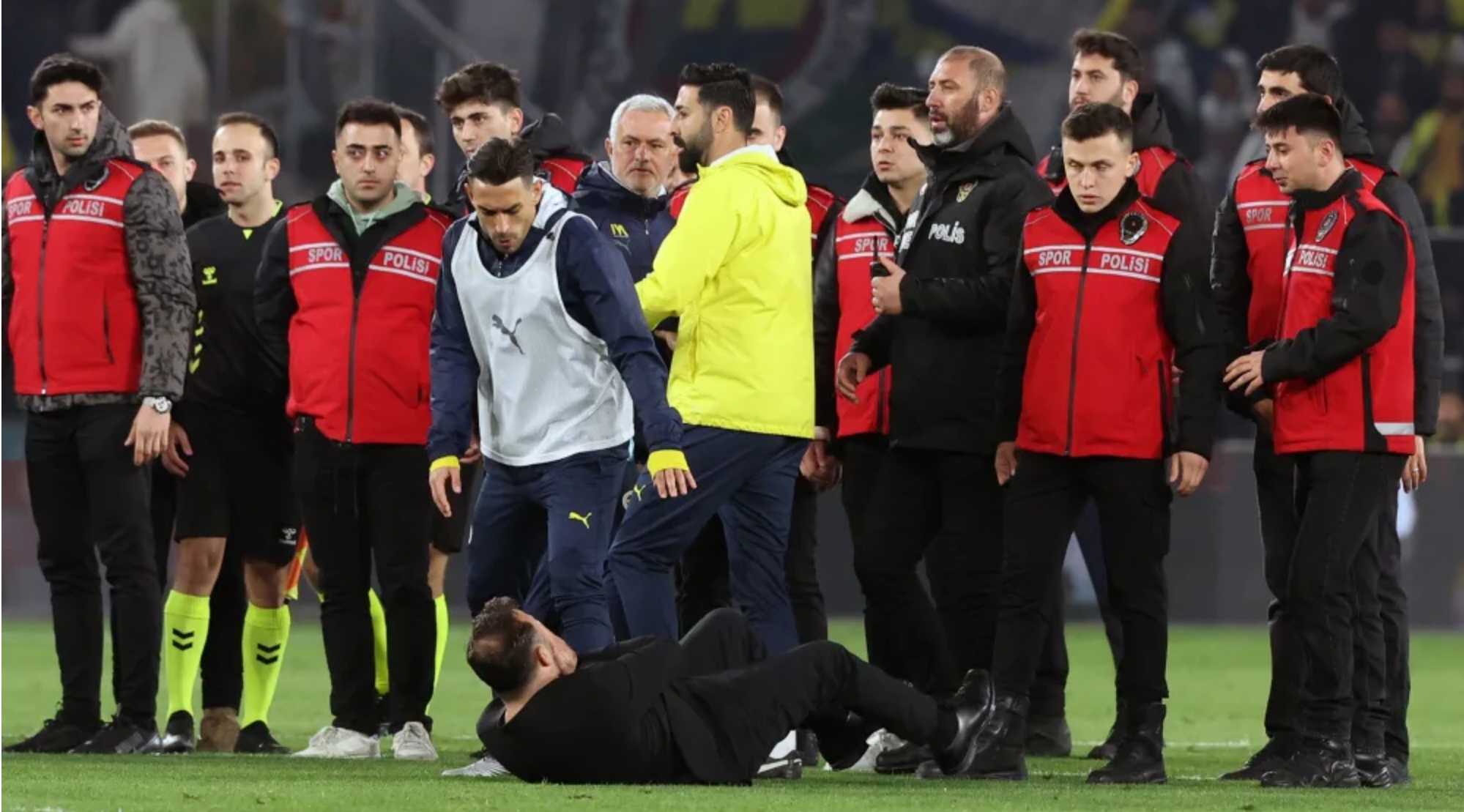 包含奥地利队惨遭土耳其绝杀，前途堪忧的词条