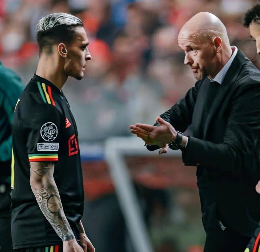 包含荷兰豪门：阿贾克斯续写神奇传奇的词条