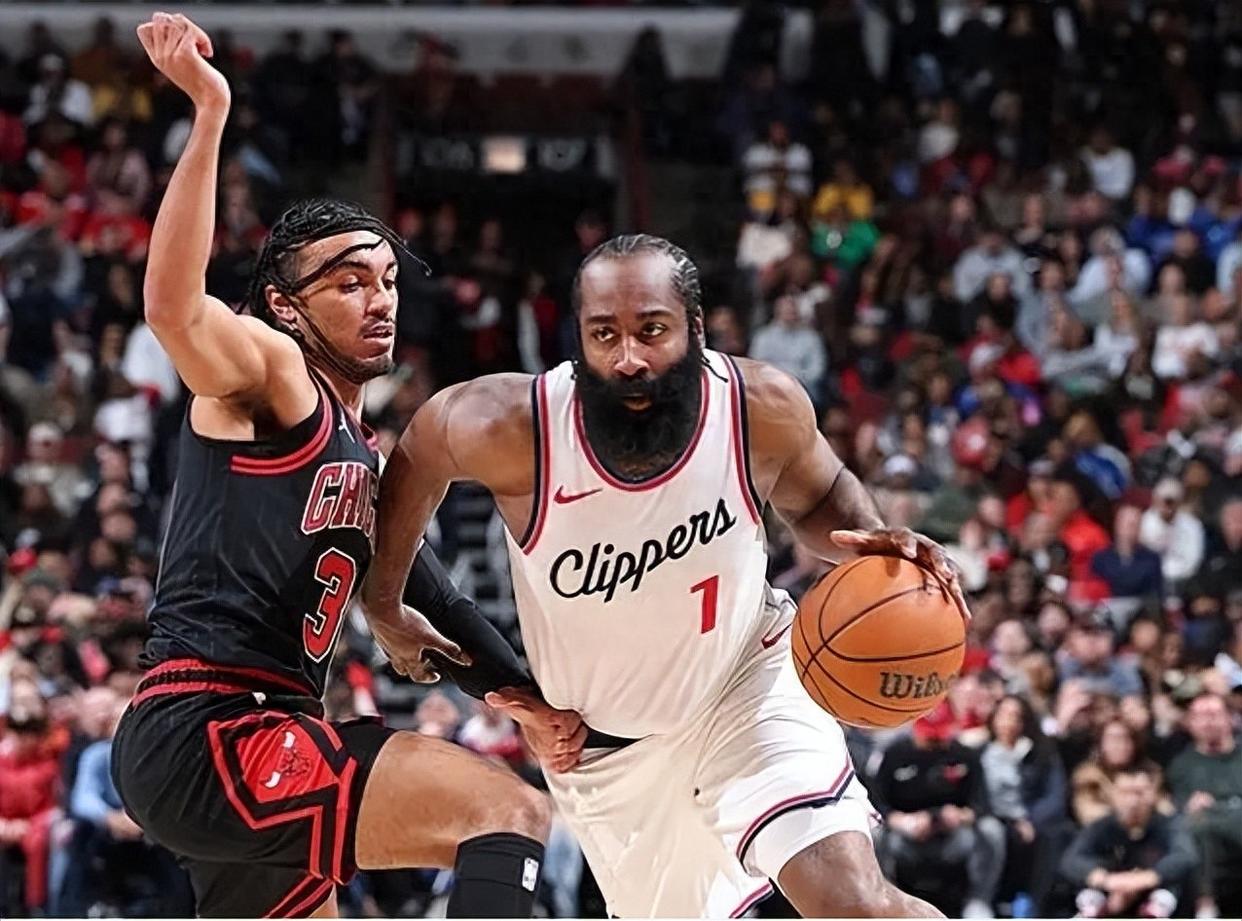 快船新援表现出色，助球队获得胜利的简单介绍