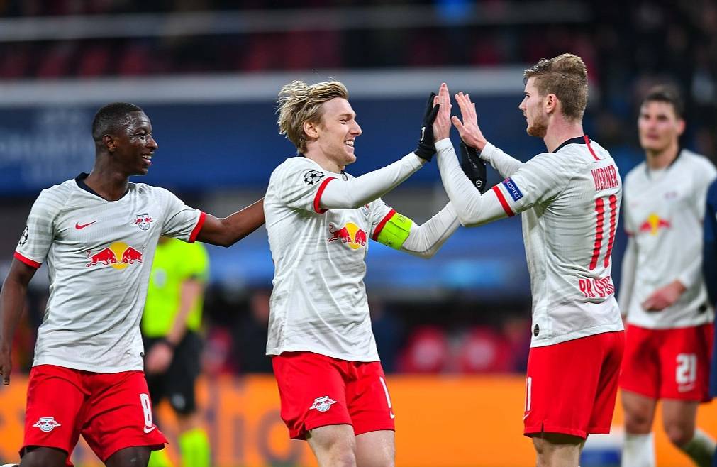 莱比锡红牛欲在主场对阵斯图加特，赢下比赛的简单介绍