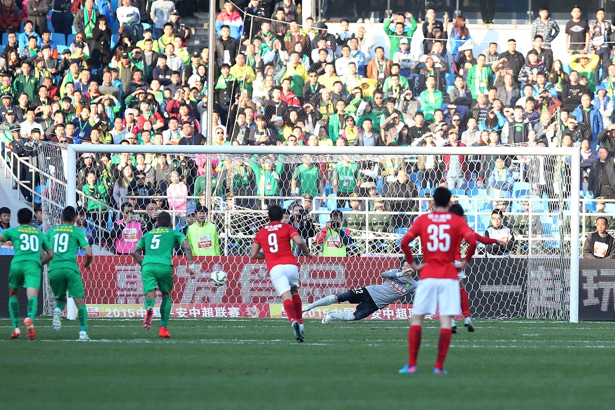 新加坡球队艰难晋级，全取三分