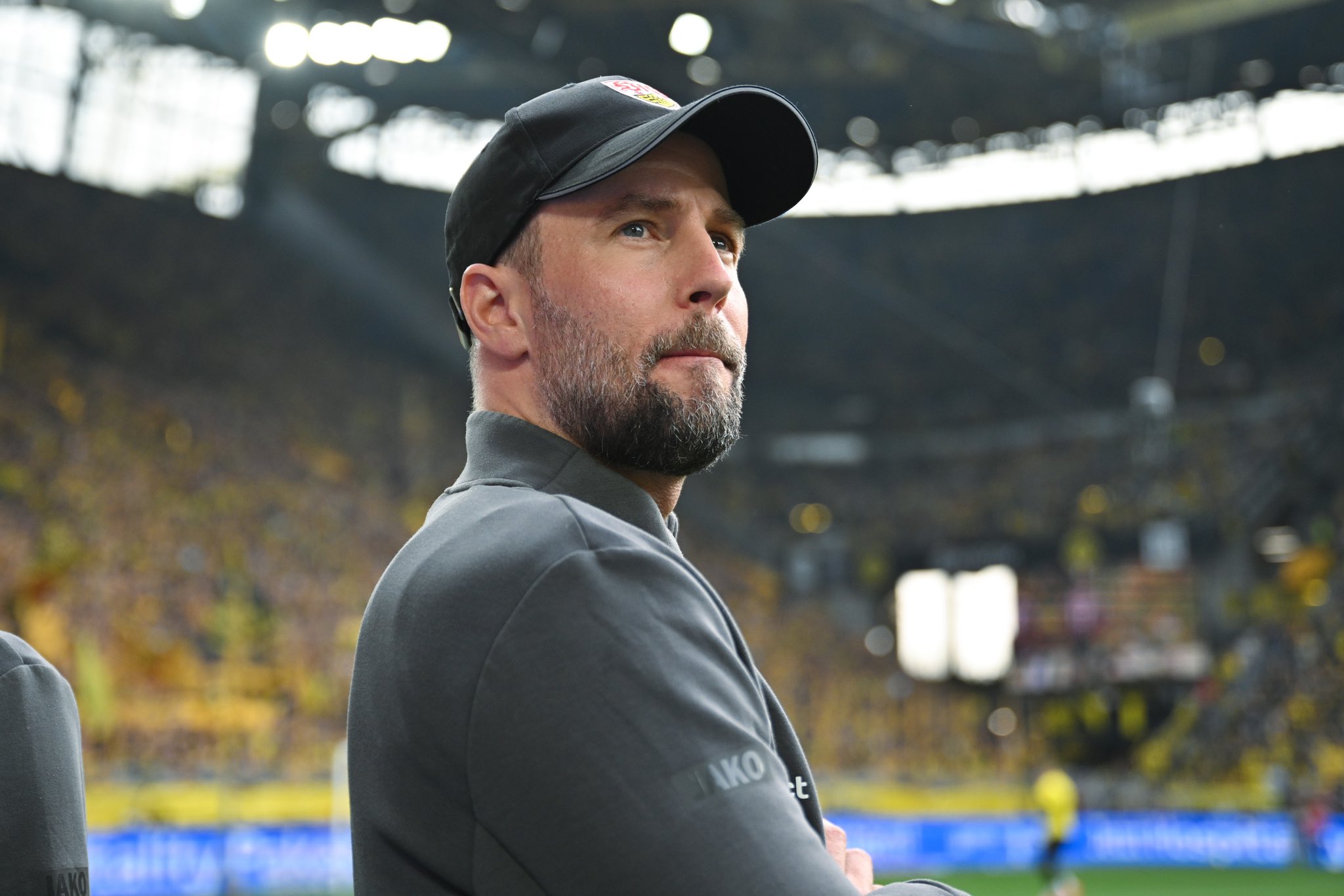 斯图加特队再度遭遇失利，需加强训练