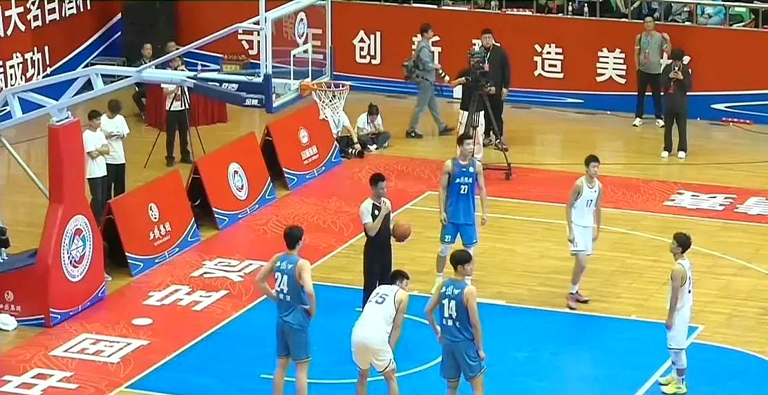 青岛男篮惜败四川队，无缘晋级