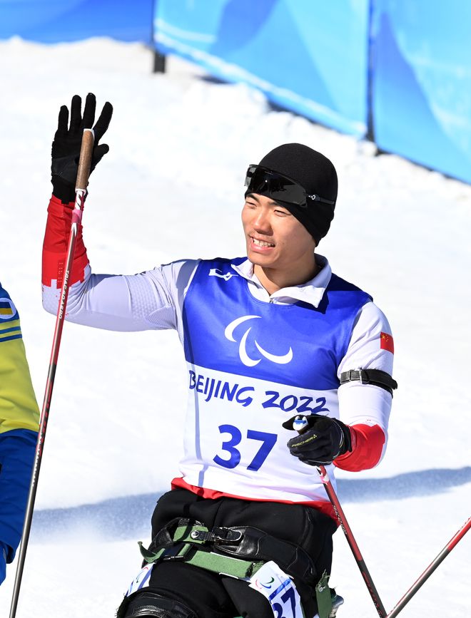 智利运动员斩获银牌，表现抢眼