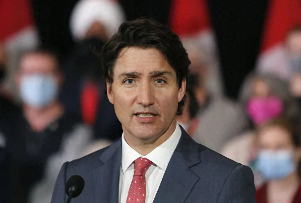 关于黄海球员接受罚款，因违纪行为引发争议的信息