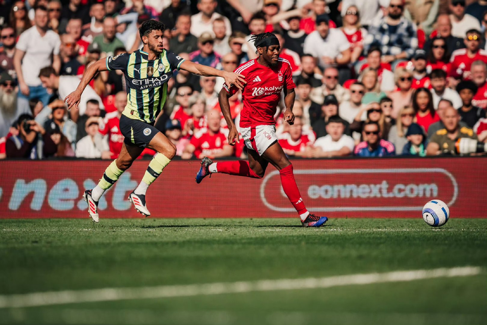 奥格斯堡客场力克弗赖堡，取得胜利