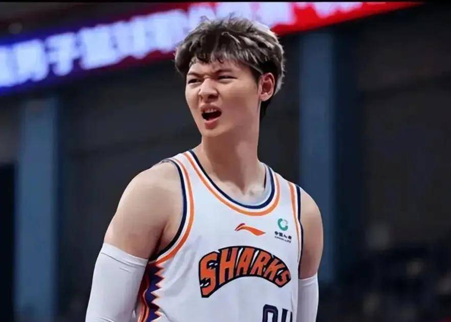 广厦队主场双杀广州队，继续保持完美战绩