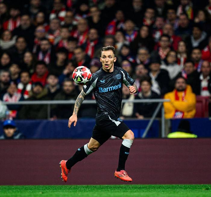 巴塞罗那签下新后卫，加强后防实力的简单介绍